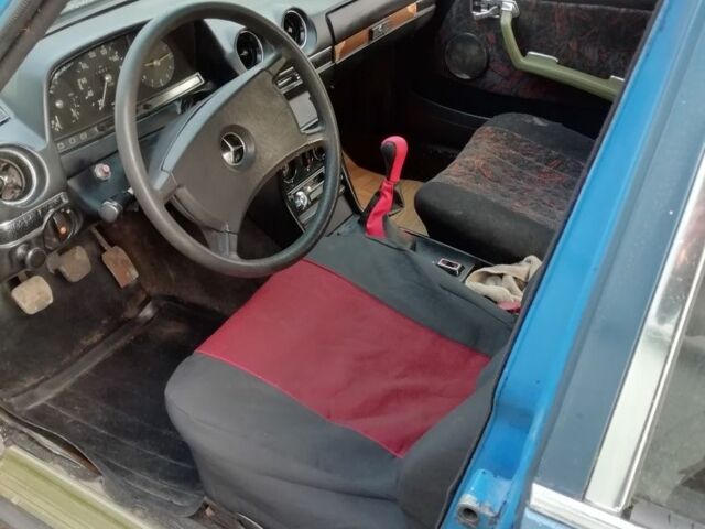 Синий Мерседес В123, объемом двигателя 2 л и пробегом 298 тыс. км за 1700 $, фото 4 на Automoto.ua