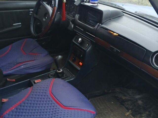 Синій Мерседес В123, об'ємом двигуна 2 л та пробігом 1 тис. км за 600 $, фото 6 на Automoto.ua