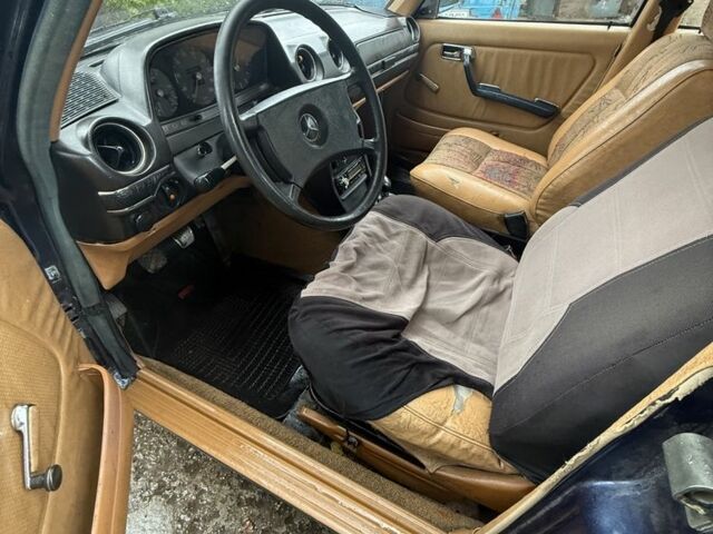 Мерседес В123 1982 в Кропивницком (Кировограде) на Automoto.ua Синий Мерседес В123, объемом двигателя 3 л и пробегом 297 тыс. км за 1500 $, фото 5 на Automoto.ua