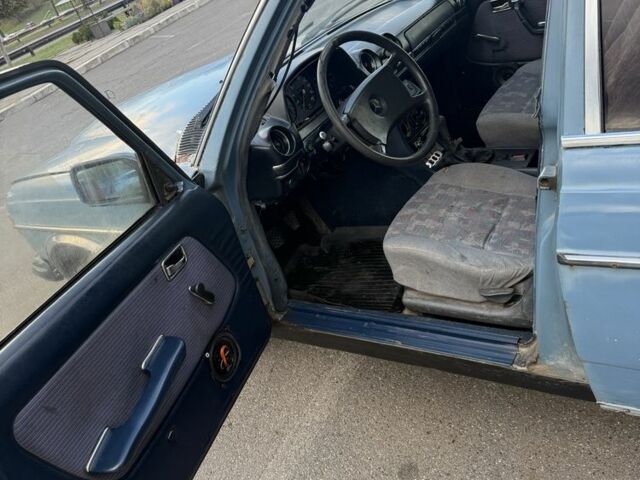 Синій Мерседес В123, об'ємом двигуна 2 л та пробігом 500 тис. км за 800 $, фото 6 на Automoto.ua