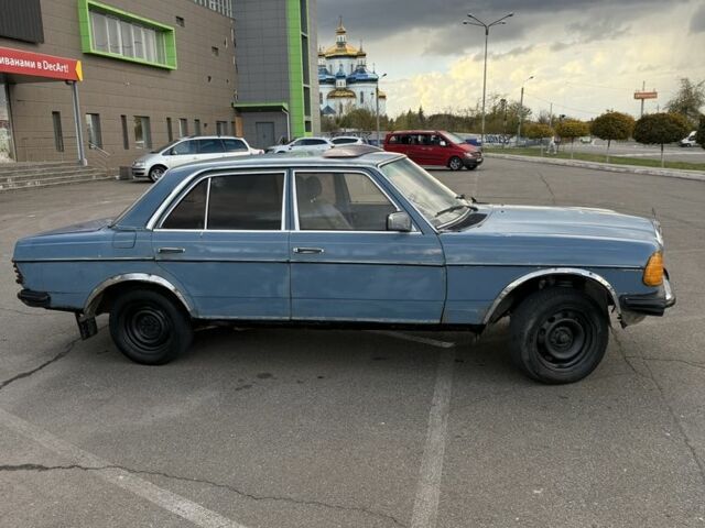 Синій Мерседес В123, об'ємом двигуна 2 л та пробігом 500 тис. км за 800 $, фото 2 на Automoto.ua