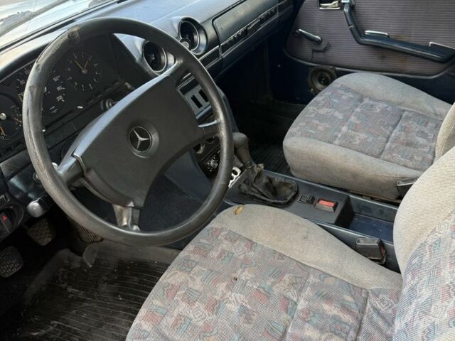 Синій Мерседес В123, об'ємом двигуна 2 л та пробігом 500 тис. км за 800 $, фото 7 на Automoto.ua