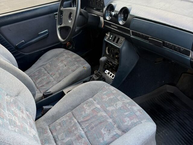 Синій Мерседес В123, об'ємом двигуна 2 л та пробігом 500 тис. км за 800 $, фото 10 на Automoto.ua