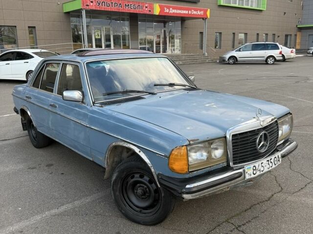 Синій Мерседес В123, об'ємом двигуна 2 л та пробігом 500 тис. км за 800 $, фото 1 на Automoto.ua