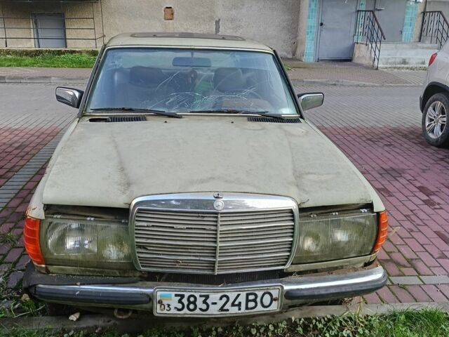 Зелений Мерседес В123, об'ємом двигуна 0 л та пробігом 400 тис. км за 1068 $, фото 4 на Automoto.ua