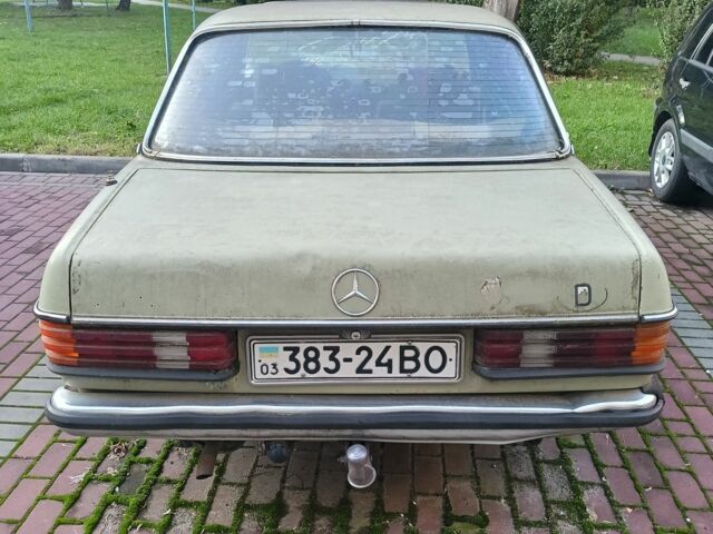 Зелений Мерседес В123, об'ємом двигуна 0 л та пробігом 400 тис. км за 1068 $, фото 1 на Automoto.ua
