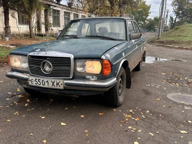 Зеленый Мерседес В123, объемом двигателя 3 л и пробегом 10 тыс. км за 680 $, фото 1 на Automoto.ua