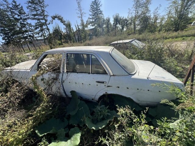 Зеленый Мерседес В123, объемом двигателя 2 л и пробегом 300 тыс. км за 650 $, фото 2 на Automoto.ua