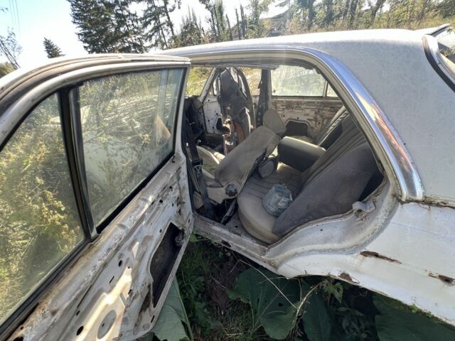 Зеленый Мерседес В123, объемом двигателя 2 л и пробегом 300 тыс. км за 650 $, фото 3 на Automoto.ua