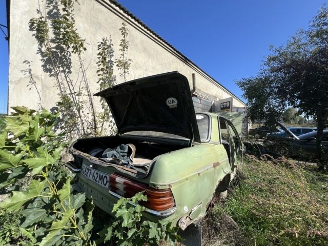 Зеленый Мерседес В123, объемом двигателя 2 л и пробегом 300 тыс. км за 650 $, фото 1 на Automoto.ua