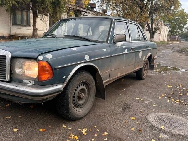 Зеленый Мерседес В123, объемом двигателя 3 л и пробегом 10 тыс. км за 680 $, фото 6 на Automoto.ua