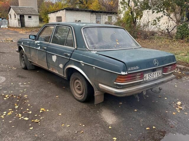Зеленый Мерседес В123, объемом двигателя 3 л и пробегом 10 тыс. км за 680 $, фото 5 на Automoto.ua