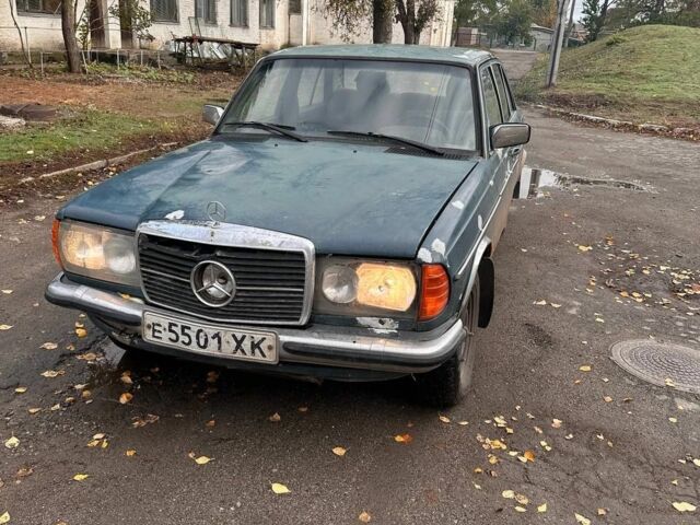 Зеленый Мерседес В123, объемом двигателя 3 л и пробегом 10 тыс. км за 680 $, фото 2 на Automoto.ua