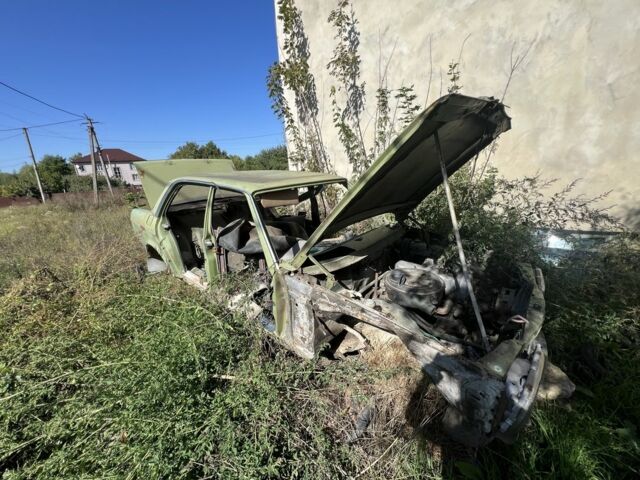 Зеленый Мерседес В123, объемом двигателя 2 л и пробегом 300 тыс. км за 650 $, фото 4 на Automoto.ua