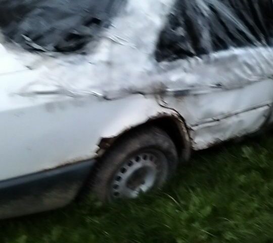 Білий Мерседес В124, об'ємом двигуна 2 л та пробігом 500 тис. км за 400 $, фото 4 на Automoto.ua