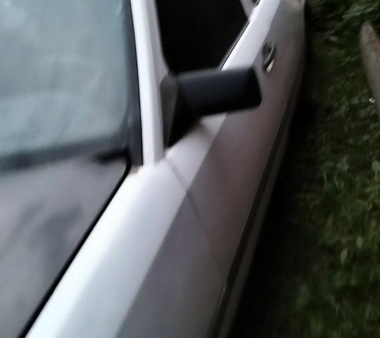 Білий Мерседес В124, об'ємом двигуна 2 л та пробігом 500 тис. км за 400 $, фото 2 на Automoto.ua