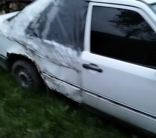 Білий Мерседес В124, об'ємом двигуна 2 л та пробігом 500 тис. км за 400 $, фото 5 на Automoto.ua