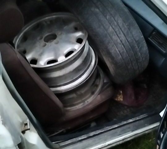 Білий Мерседес В124, об'ємом двигуна 2 л та пробігом 500 тис. км за 400 $, фото 3 на Automoto.ua