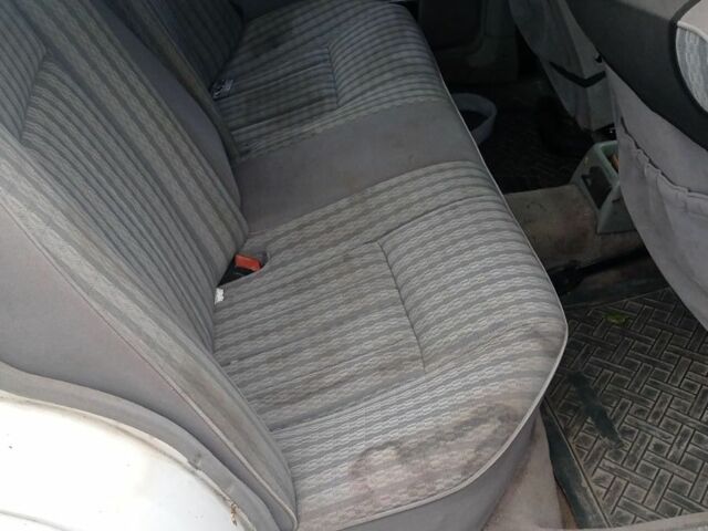 Белый Мерседес В124, объемом двигателя 2 л и пробегом 1000 тыс. км за 834 $, фото 7 на Automoto.ua