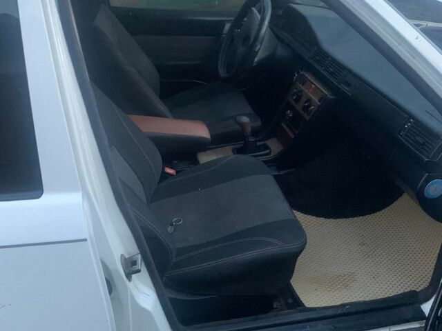 Білий Мерседес В124, об'ємом двигуна 2.6 л та пробігом 3 тис. км за 1700 $, фото 7 на Automoto.ua