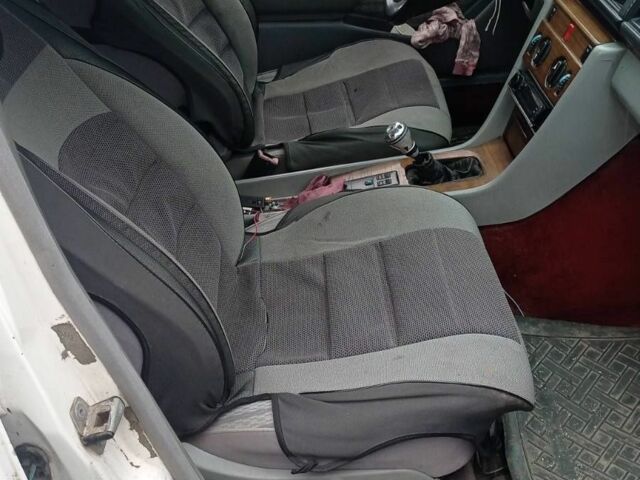 Белый Мерседес В124, объемом двигателя 2 л и пробегом 1000 тыс. км за 834 $, фото 6 на Automoto.ua