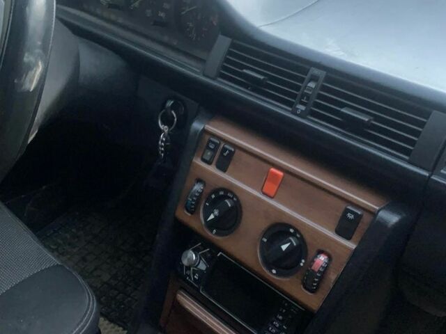 Білий Мерседес В124, об'ємом двигуна 2.6 л та пробігом 3 тис. км за 1700 $, фото 9 на Automoto.ua