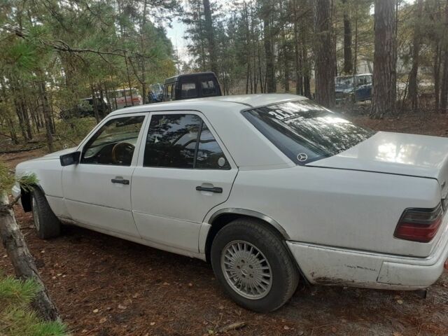 Білий Мерседес В124, об'ємом двигуна 3 л та пробігом 470 тис. км за 2300 $, фото 2 на Automoto.ua