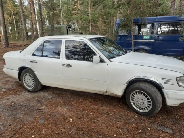 Білий Мерседес В124, об'ємом двигуна 3 л та пробігом 470 тис. км за 2300 $, фото 1 на Automoto.ua