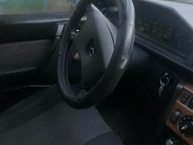 Білий Мерседес В124, об'ємом двигуна 2.6 л та пробігом 3 тис. км за 1700 $, фото 6 на Automoto.ua