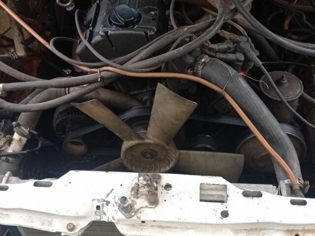 Белый Мерседес В124, объемом двигателя 2 л и пробегом 1000 тыс. км за 834 $, фото 2 на Automoto.ua