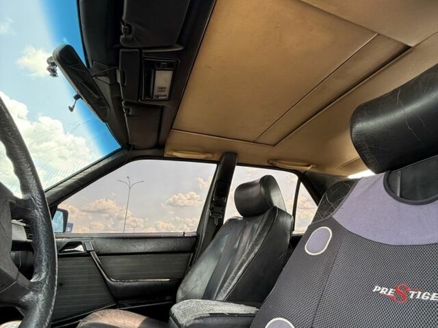 Белый Мерседес В124, объемом двигателя 3 л и пробегом 444 тыс. км за 2200 $, фото 16 на Automoto.ua