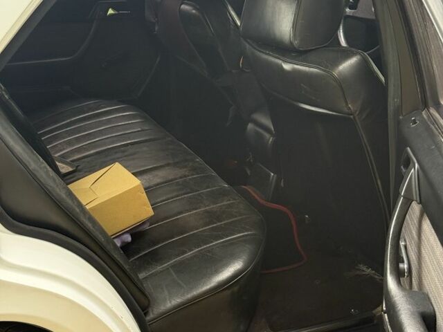 Белый Мерседес В124, объемом двигателя 3 л и пробегом 444 тыс. км за 2200 $, фото 8 на Automoto.ua