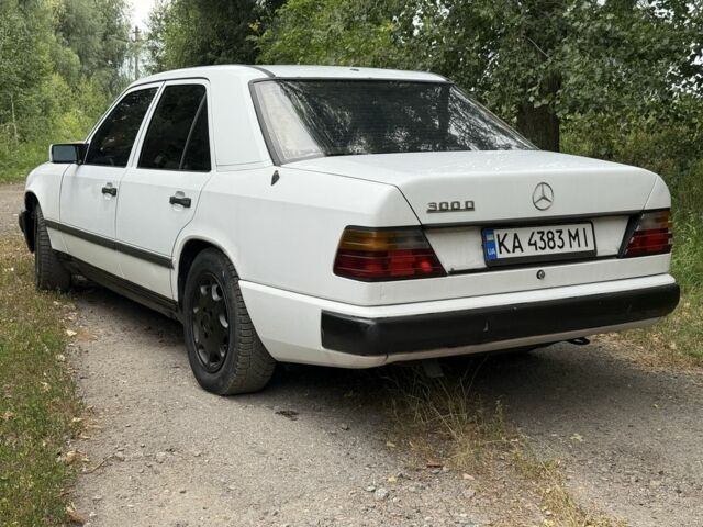 Белый Мерседес В124, объемом двигателя 3 л и пробегом 444 тыс. км за 2200 $, фото 4 на Automoto.ua