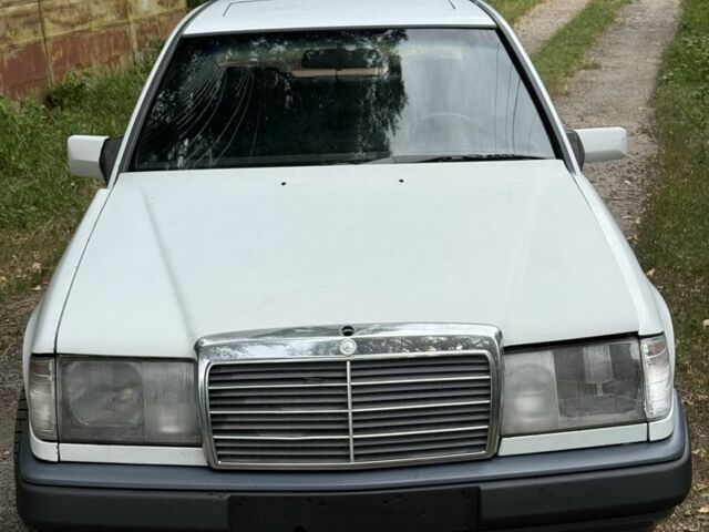 Белый Мерседес В124, объемом двигателя 3 л и пробегом 444 тыс. км за 2200 $, фото 10 на Automoto.ua