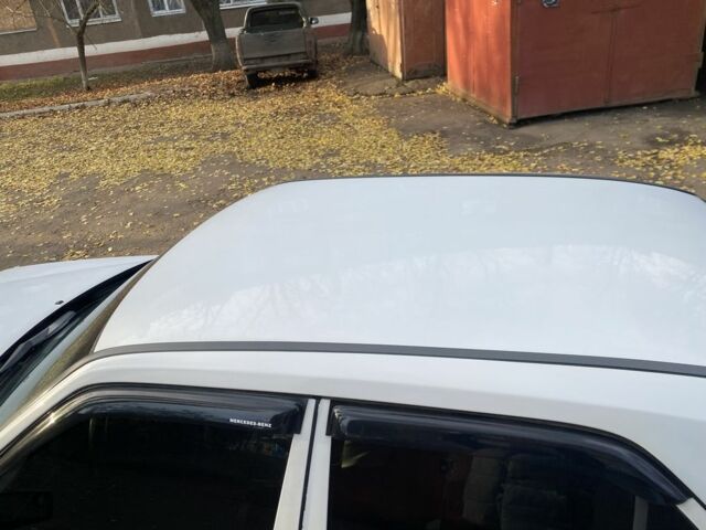 Белый Мерседес В124, объемом двигателя 2.5 л и пробегом 297 тыс. км за 2200 $, фото 6 на Automoto.ua