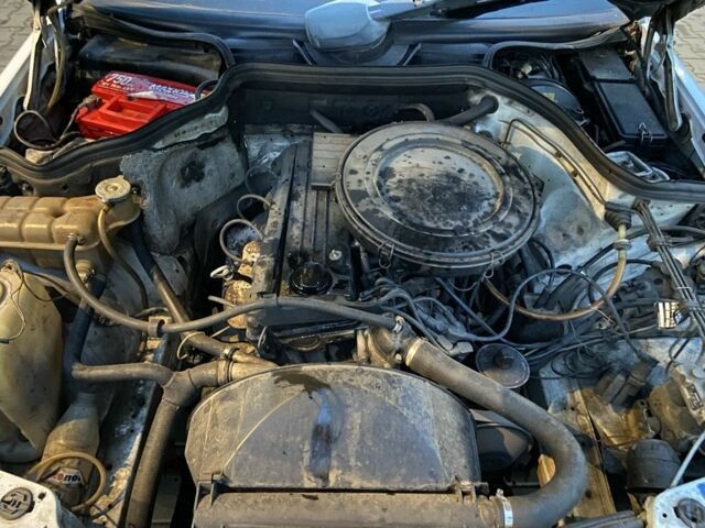 Белый Мерседес В124, объемом двигателя 2 л и пробегом 350 тыс. км за 1300 $, фото 17 на Automoto.ua