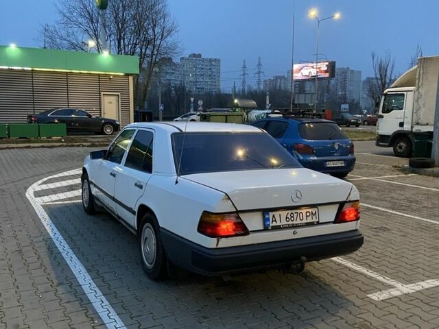 Белый Мерседес В124, объемом двигателя 2 л и пробегом 350 тыс. км за 1300 $, фото 10 на Automoto.ua