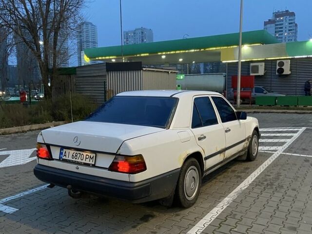 Белый Мерседес В124, объемом двигателя 2 л и пробегом 350 тыс. км за 1300 $, фото 6 на Automoto.ua