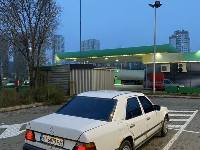 Белый Мерседес В124, объемом двигателя 2 л и пробегом 350 тыс. км за 1300 $, фото 7 на Automoto.ua