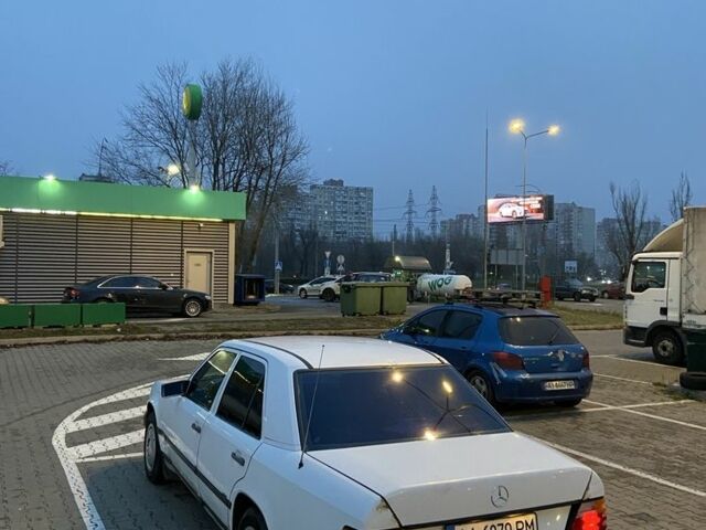 Белый Мерседес В124, объемом двигателя 2 л и пробегом 350 тыс. км за 1300 $, фото 11 на Automoto.ua