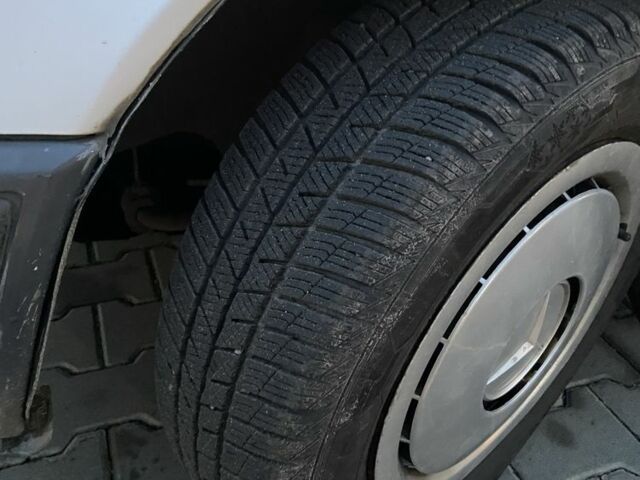 Белый Мерседес В124, объемом двигателя 2 л и пробегом 350 тыс. км за 1300 $, фото 14 на Automoto.ua