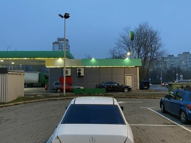 Белый Мерседес В124, объемом двигателя 2 л и пробегом 350 тыс. км за 1300 $, фото 9 на Automoto.ua