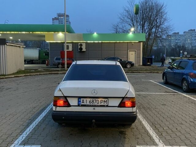 Белый Мерседес В124, объемом двигателя 2 л и пробегом 350 тыс. км за 1300 $, фото 8 на Automoto.ua