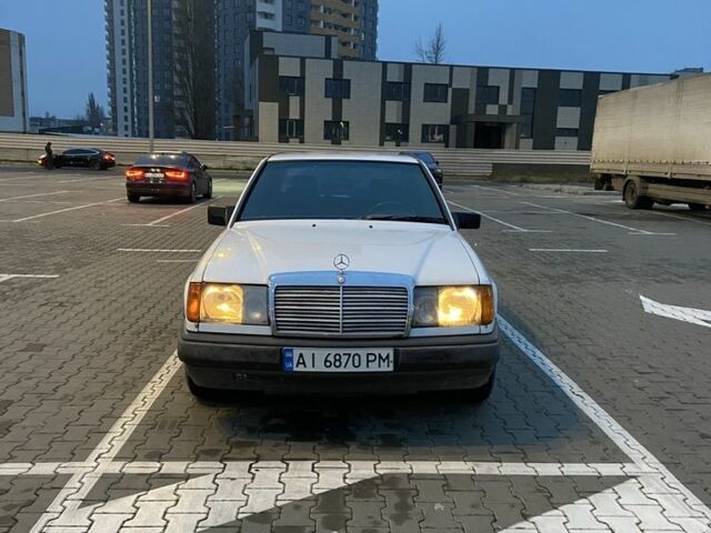 Белый Мерседес В124, объемом двигателя 2 л и пробегом 350 тыс. км за 1300 $, фото 2 на Automoto.ua