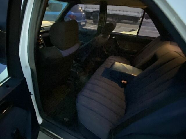 Белый Мерседес В124, объемом двигателя 2 л и пробегом 350 тыс. км за 1300 $, фото 13 на Automoto.ua