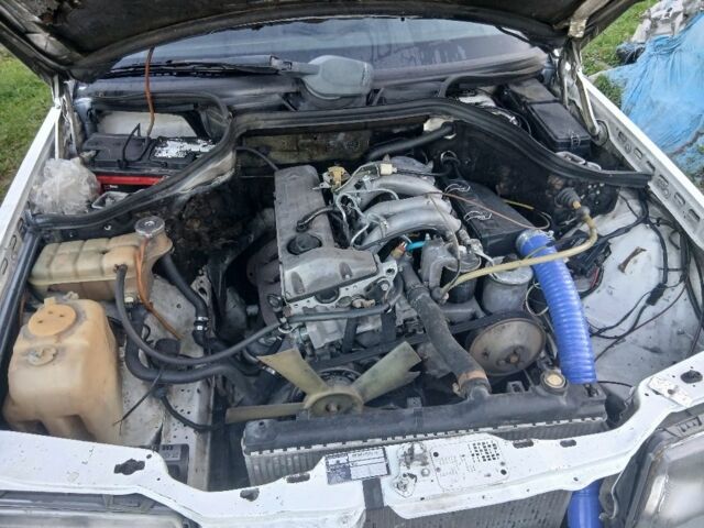 Білий Мерседес В124, об'ємом двигуна 0 л та пробігом 1 тис. км за 1500 $, фото 4 на Automoto.ua