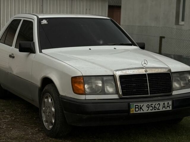 Белый Мерседес В124, объемом двигателя 2.3 л и пробегом 286 тыс. км за 1700 $, фото 4 на Automoto.ua