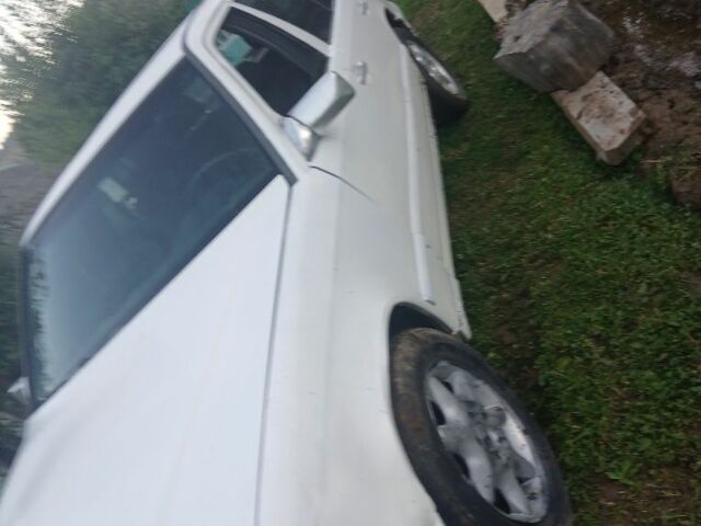 Білий Мерседес В124, об'ємом двигуна 0 л та пробігом 1 тис. км за 1500 $, фото 2 на Automoto.ua