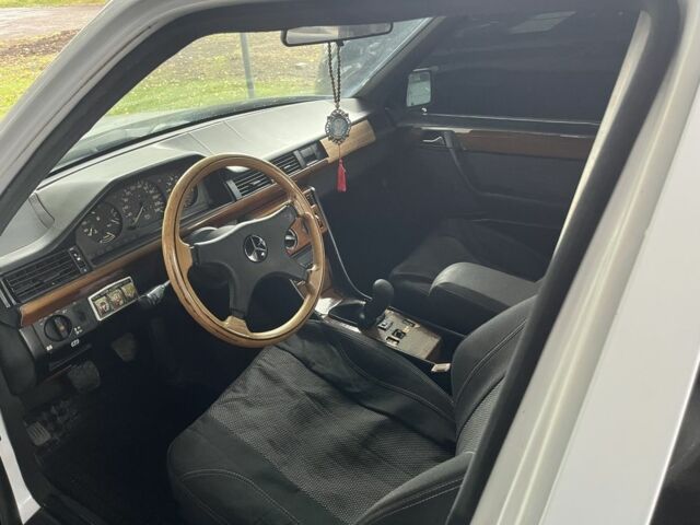 Білий Мерседес В124, об'ємом двигуна 3 л та пробігом 207 тис. км за 1700 $, фото 7 на Automoto.ua