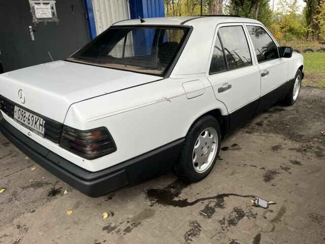 Білий Мерседес В124, об'ємом двигуна 3 л та пробігом 207 тис. км за 1700 $, фото 4 на Automoto.ua